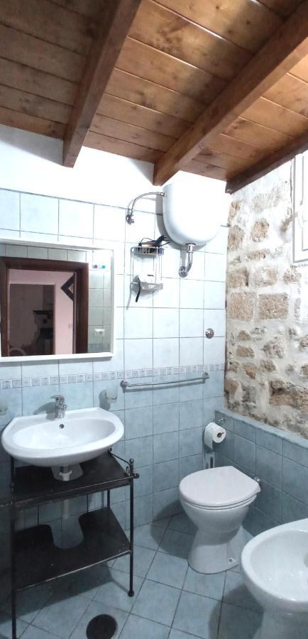 Palazzo Saraceno Apartments-Antico Rifugio Taranto Luaran gambar