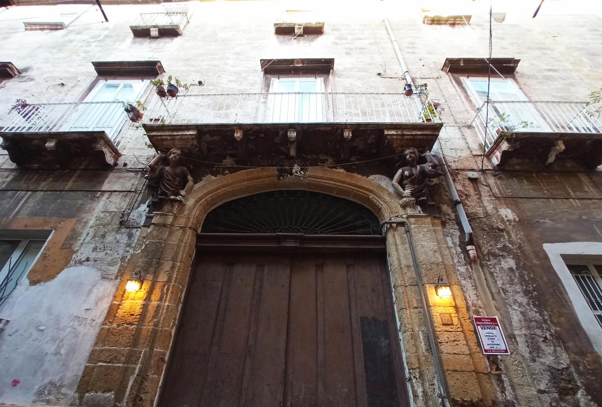Palazzo Saraceno Apartments-Antico Rifugio Taranto Luaran gambar